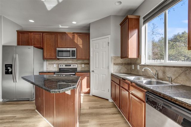 512 Eberhart LN 1207, Austin, TX 78745