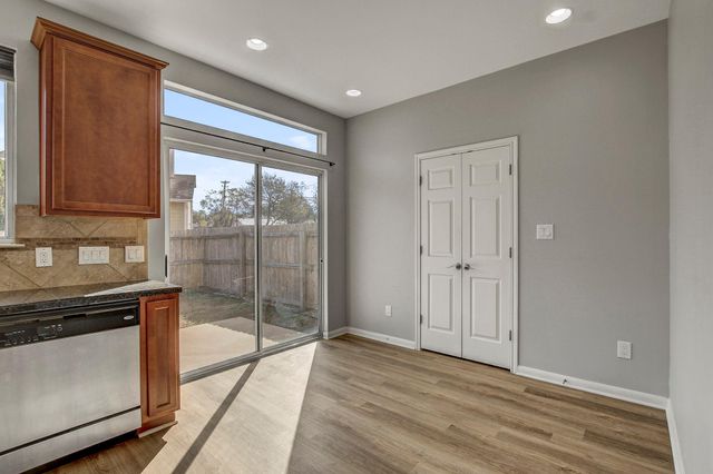 512 Eberhart LN 1207, Austin, TX 78745