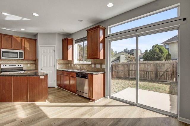 512 Eberhart LN 1207, Austin, TX 78745