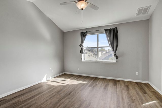 512 Eberhart LN 1207, Austin, TX 78745