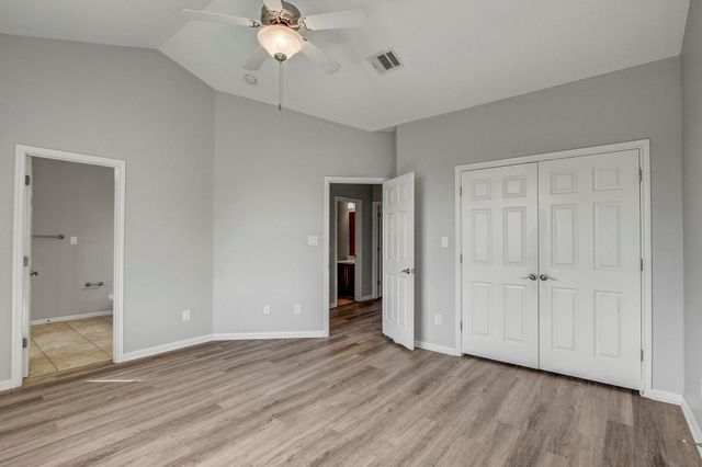 512 Eberhart LN 1207, Austin, TX 78745