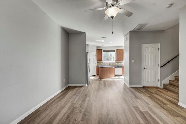 512 Eberhart LN 1207, Austin, TX 78745