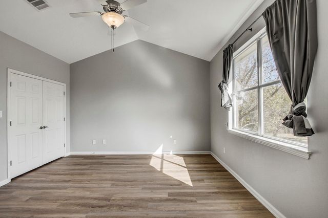 512 Eberhart LN 1207, Austin, TX 78745