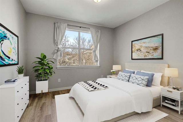 512 Eberhart LN 1207, Austin, TX 78745