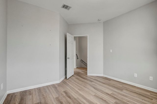 512 Eberhart LN 1207, Austin, TX 78745