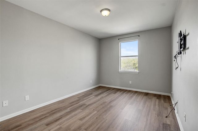 512 Eberhart LN 1207, Austin, TX 78745