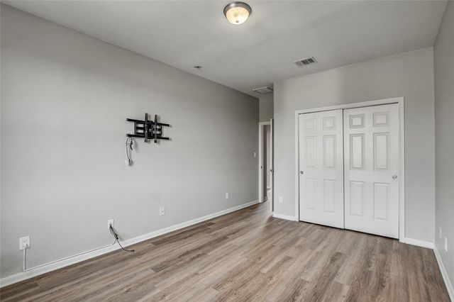 512 Eberhart LN 1207, Austin, TX 78745