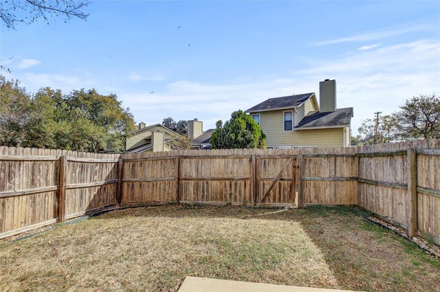 512 Eberhart LN 1207, Austin, TX 78745