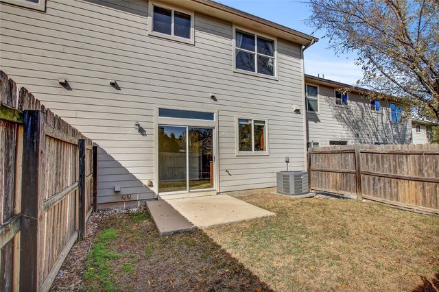 512 Eberhart LN 1207, Austin, TX 78745