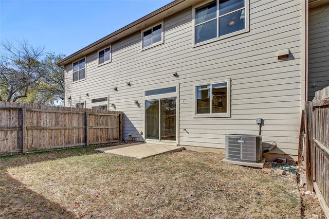 512 Eberhart LN 1207, Austin, TX 78745