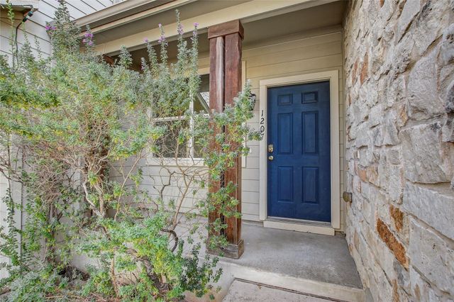 512 Eberhart LN 1207, Austin, TX 78745