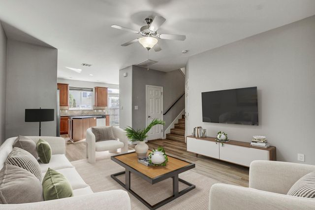 512 Eberhart LN 1207, Austin, TX 78745