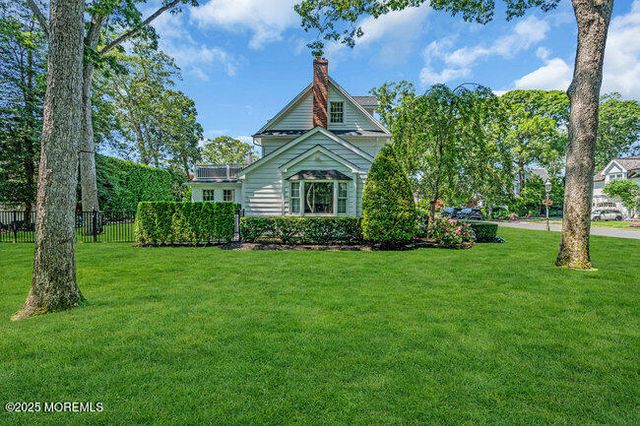 12 Red Oak Drive, Spring Lake, NJ 07762
