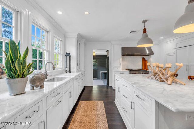 12 Red Oak Drive, Spring Lake, NJ 07762