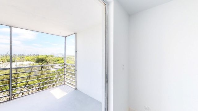 3660 NE 166th St 710, North Miami Beach, FL 33160