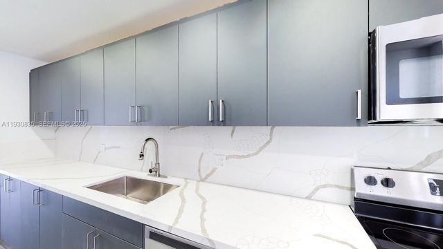 3660 NE 166th St 710, North Miami Beach, FL 33160