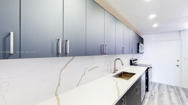 3660 NE 166th St 710, North Miami Beach, FL 33160