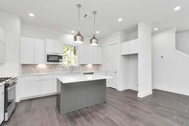 4721 Independence Heights Lane, Houston, TX 77018