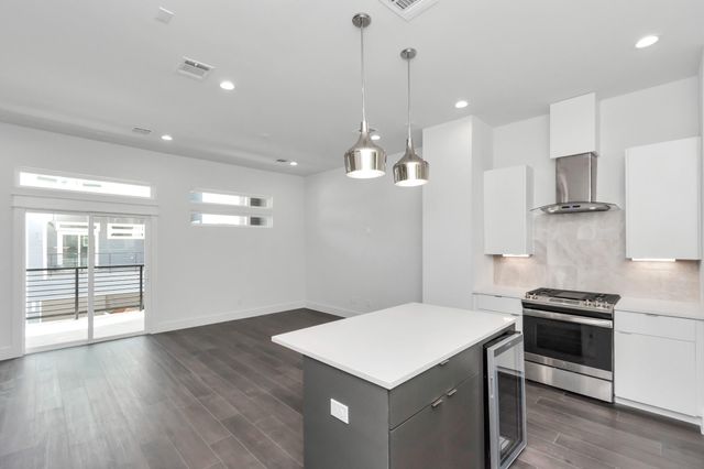 4721 Independence Heights Lane, Houston, TX 77018