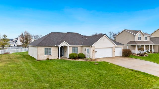4611 Dupont Oaks Place, Fort Wayne, IN 46845