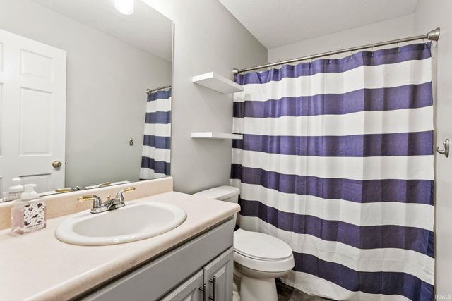4611 Dupont Oaks Place, Fort Wayne, IN 46845