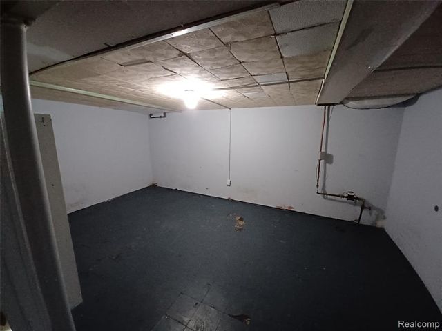 94 E Mapledale Avenue, Hazel Park, MI 48030