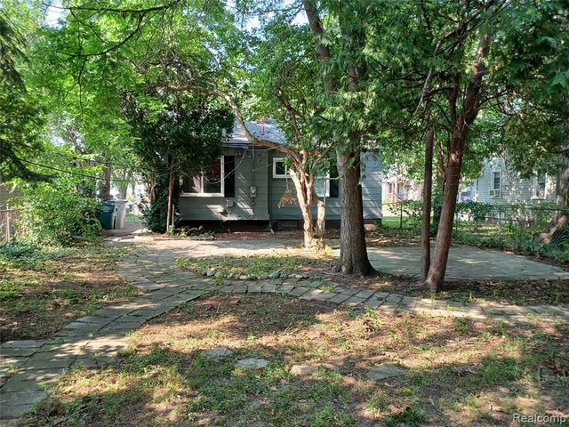 94 E Mapledale Avenue, Hazel Park, MI 48030