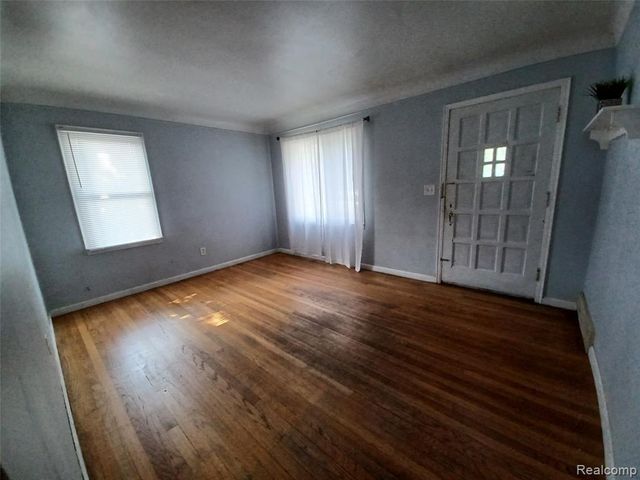 94 E Mapledale Avenue, Hazel Park, MI 48030