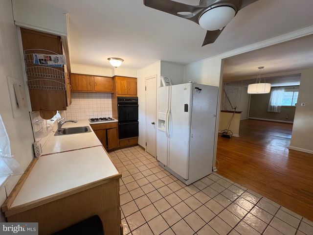 7285 VALLEY AVE, Philadelphia, PA 19128