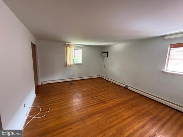 7285 VALLEY AVE, Philadelphia, PA 19128