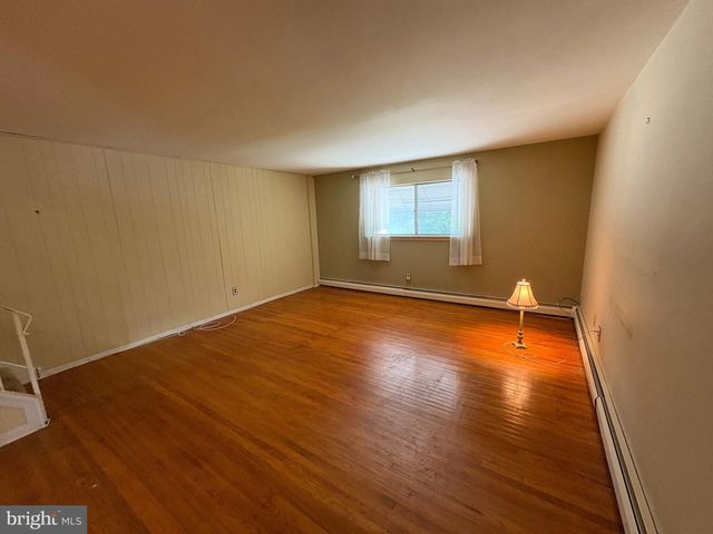 7285 VALLEY AVE, Philadelphia, PA 19128