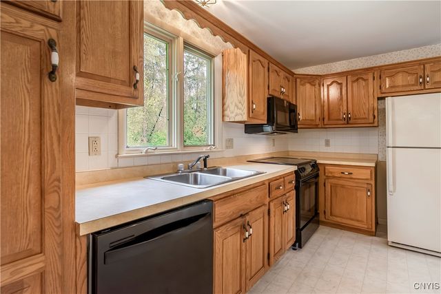 18 Court Knolle, New Hartford, NY 13413
