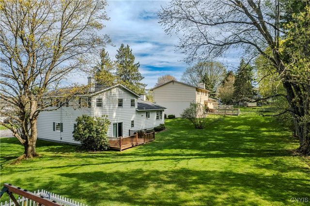 18 Court Knolle, New Hartford, NY 13413