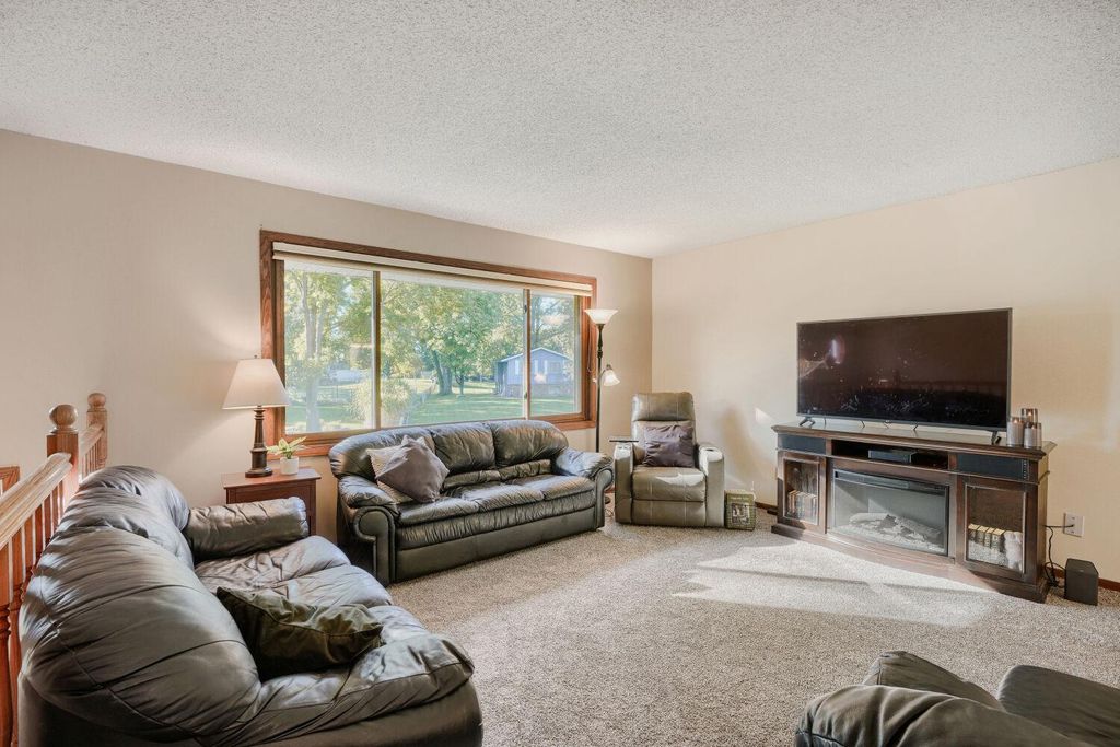16820 Honeysuckle Lane, Eden Prairie, MN 55346 — photo 2