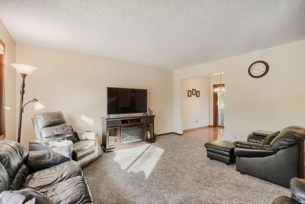16820 Honeysuckle Lane, Eden Prairie, MN 55346 — photo 3