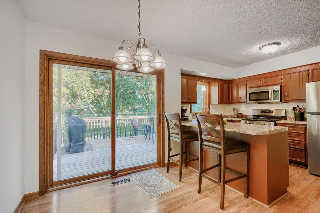 16820 Honeysuckle Lane, Eden Prairie, MN 55346 — photo 4