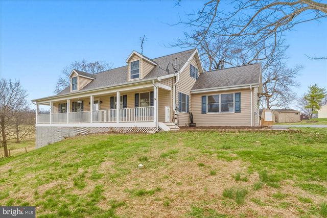 1373 LOST RD, Martinsburg, WV 25403