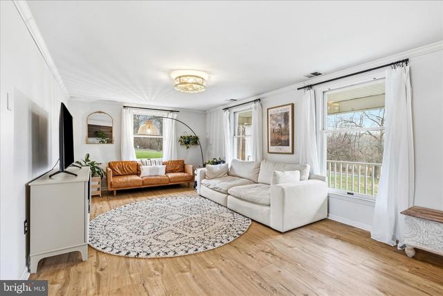 1373 LOST RD, Martinsburg, WV 25403