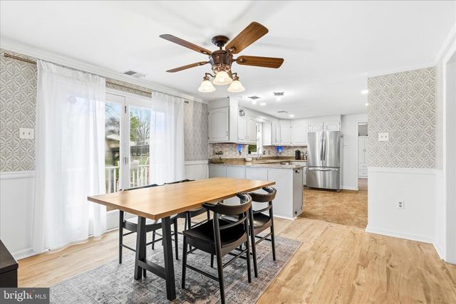 1373 LOST RD, Martinsburg, WV 25403