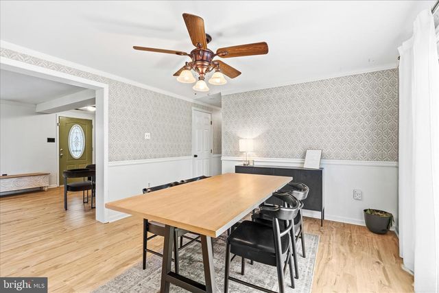 1373 LOST RD, Martinsburg, WV 25403