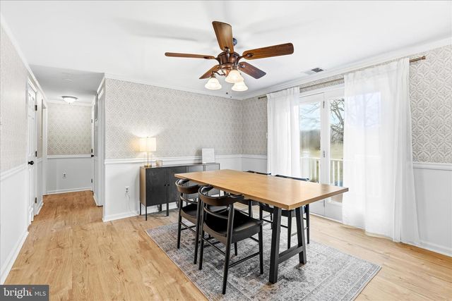 1373 LOST RD, Martinsburg, WV 25403