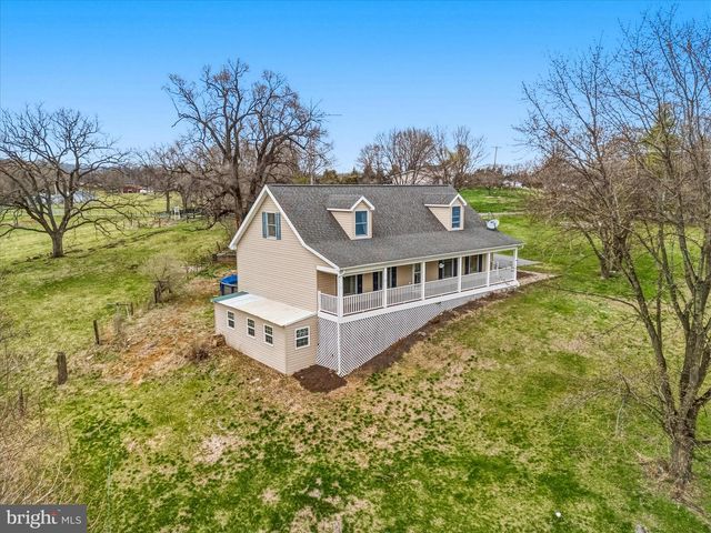 1373 LOST RD, Martinsburg, WV 25403