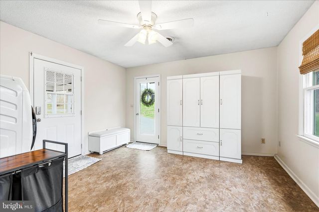 1373 LOST RD, Martinsburg, WV 25403