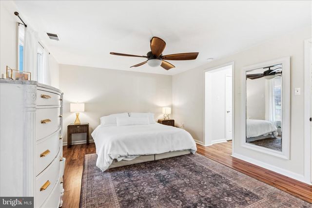 1373 LOST RD, Martinsburg, WV 25403