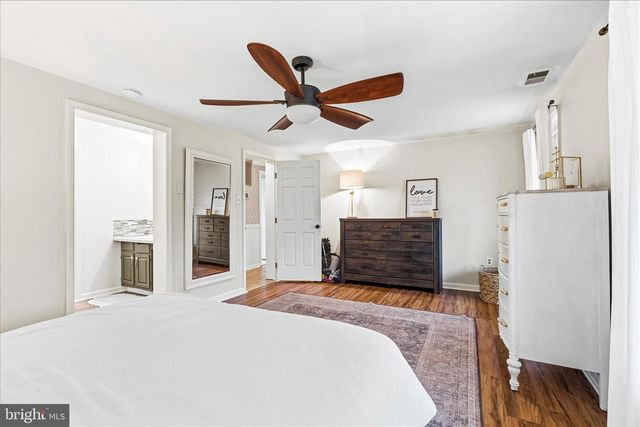 1373 LOST RD, Martinsburg, WV 25403