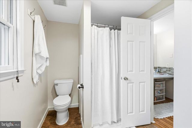 1373 LOST RD, Martinsburg, WV 25403