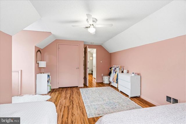 1373 LOST RD, Martinsburg, WV 25403