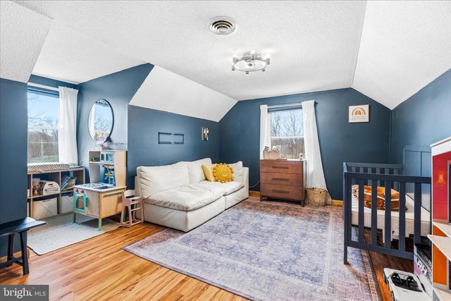 1373 LOST RD, Martinsburg, WV 25403