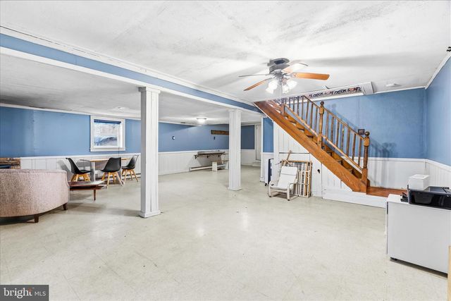 1373 LOST RD, Martinsburg, WV 25403