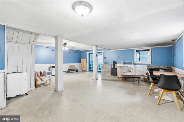 1373 LOST RD, Martinsburg, WV 25403